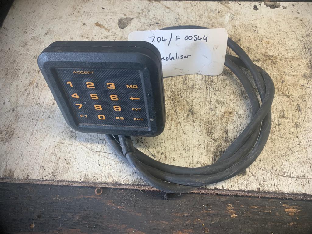 SECOND HAND IMMOBILIZER KEYPAD 1.7MTR JCB Part No. 704/F0054 Vicary