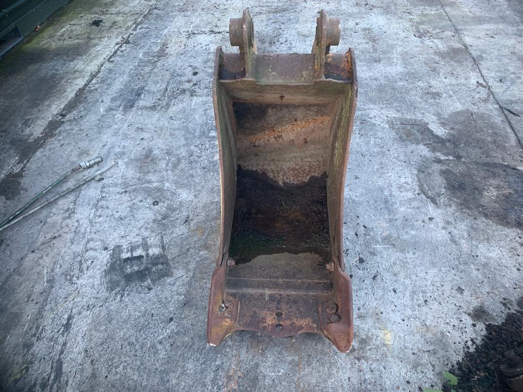 SECOND HAND 16" 3CX BUCKET Vicary Plant JCB Spares Vicary Plant Spares