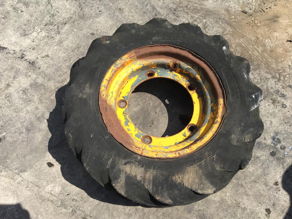 SECOND HAND WHEEL RIM & TYRE 10.518 5 STUD JCB Part No. 41/923900
