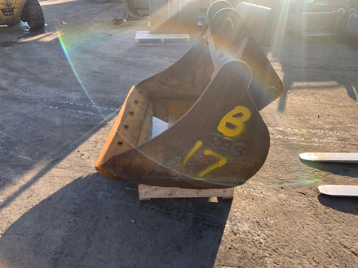 SECOND HAND 120CM BUCKET JS150-60 80MM PINS - Vicary Plant JCB Spares ...