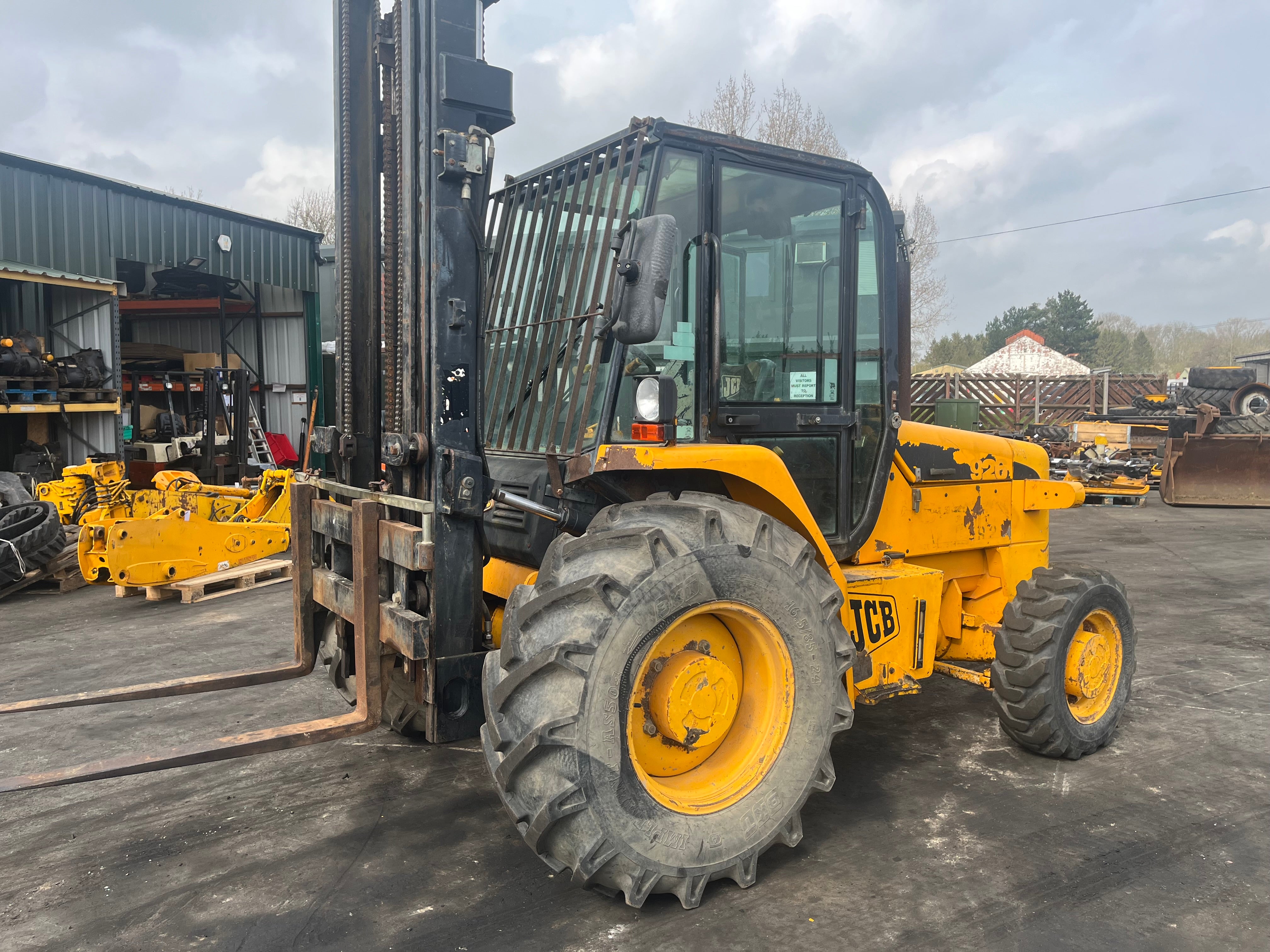Jcb Rtfk JCB 926-4 ROUGH TERRAIN FORKLIFT (RTFL) 4X4 - YEAR 2001 - Vicary Plant ...