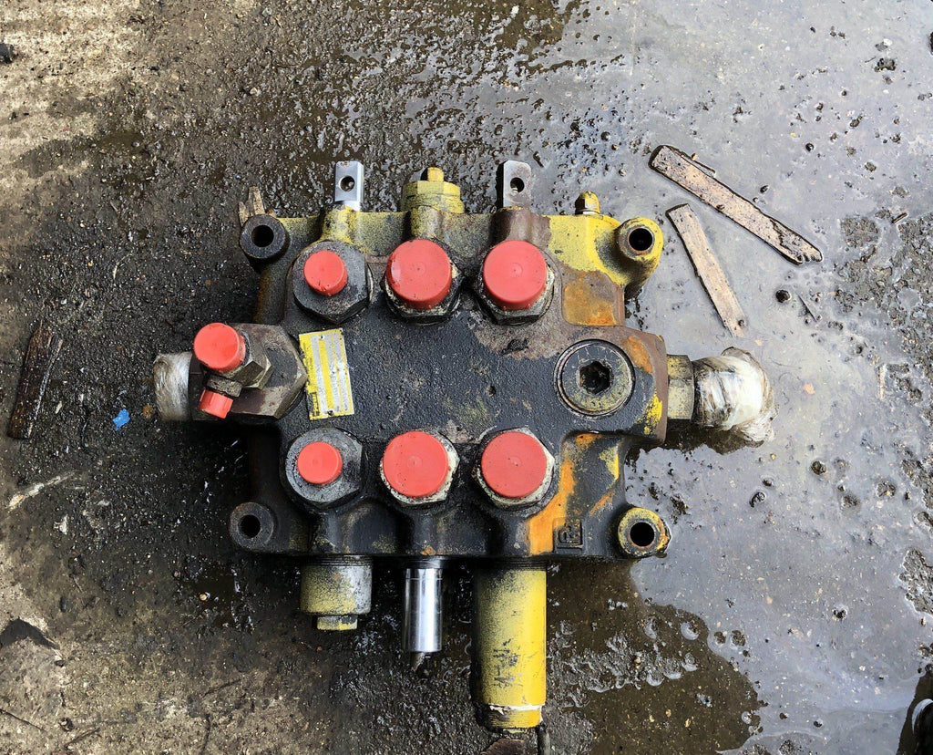 SECOND HAND 3 SPOOL VALVE JCB Part No. 25/919200 SECOND HAND, USED, WHEELED LOADER Vicary Plant Spares