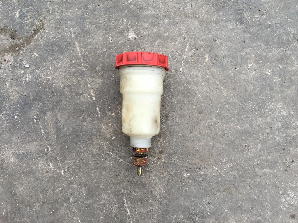 SECOND HAND BRAKE RESERVOIR JCB Part No. 15/904900 SECOND HAND, USED Vicary Plant Spares