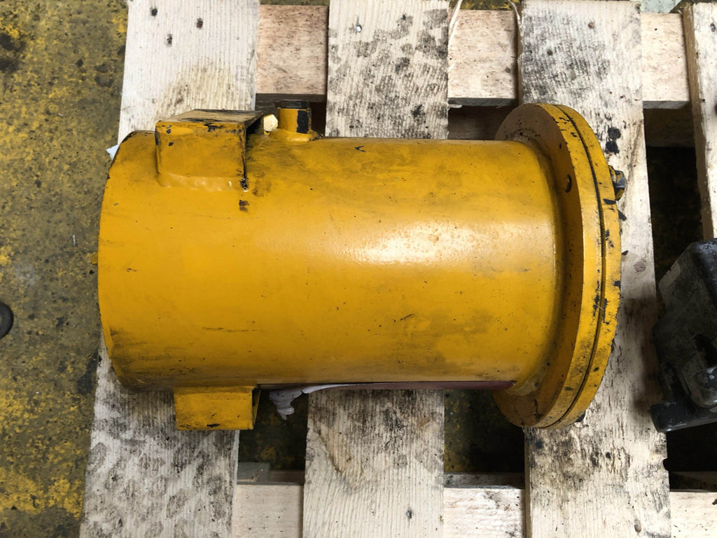SECOND HAND HYDRAULIC FILTER HOUSING JCB Part No. 332/J8132 - Vicary Plant Spares