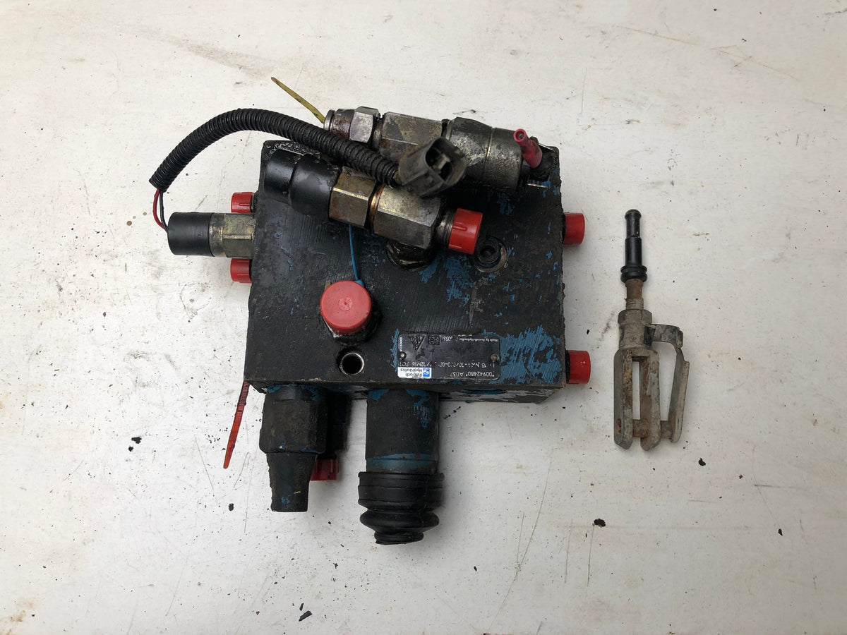 SECOND HAND BRAKE VALVE JCB Part No. 15/911800 - Vicary Plant JCB ...