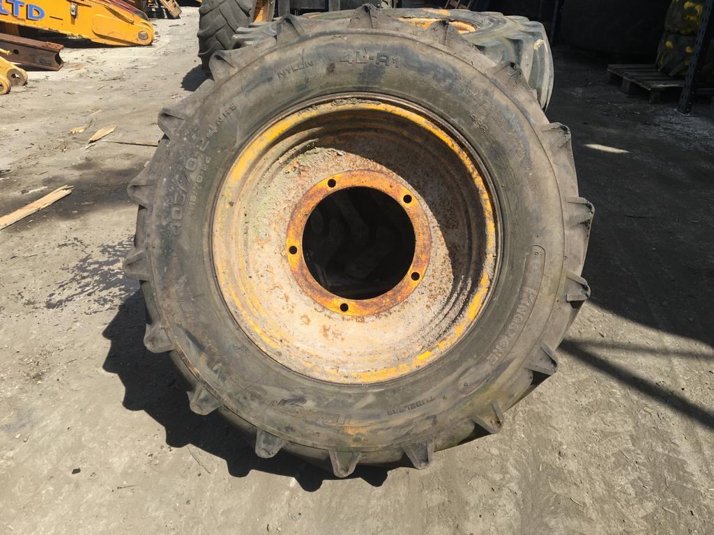 SECOND HAND 410BZX WHEEL RIM & TYRE 405-70-24 - 5 STUD JCB Part No. 275/12100 405-70-24 - 5 STUD Vicary Plant Spares