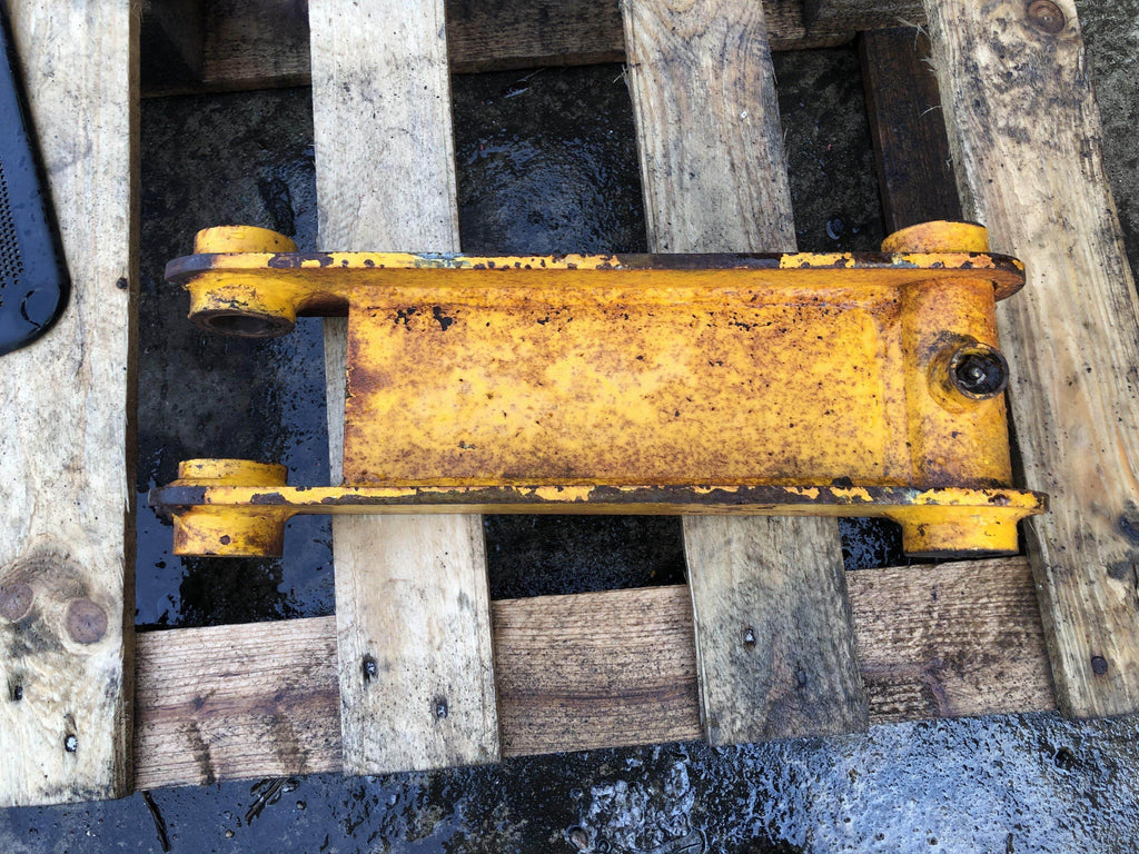 SECOND HAND TIPPING LINK JCB Part No. 140/04600 - Vicary Plant Spares