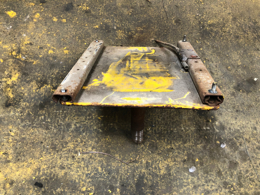 SECOND HAND BASE PLATE JCB Part No. 106/68900 3C, BACKHOE, SECOND HAND, USED, VINTAGE Vicary Plant Spares