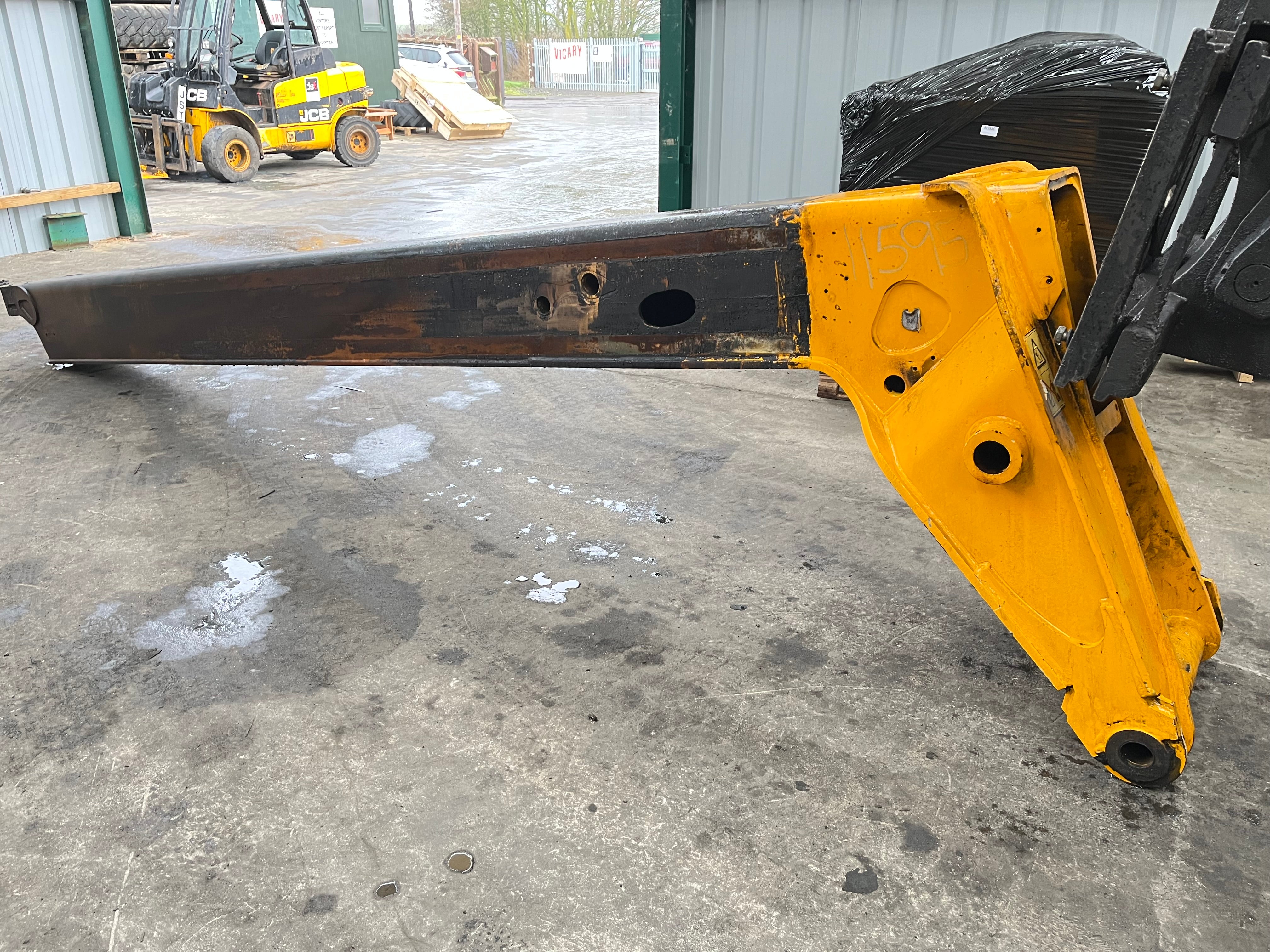 Inner Boom SECOND HAND INNER BOOM JCB Part No. 333/D1913 - Vicary Plant JCB Spares ...