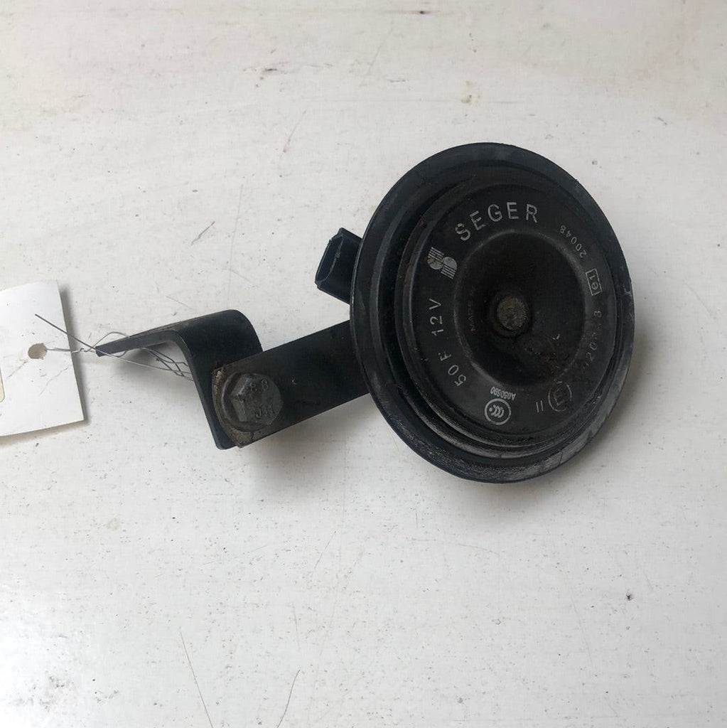 SECOND HAND 12V HORN JCB Part No. 704/37300 1CX, 2CX, 3CX, 4CX, LOADALL, MINI DIGGER, ROBOT, RTFL, SECOND HAND, USED, WHEELED LOADER Vicary Plant Spares