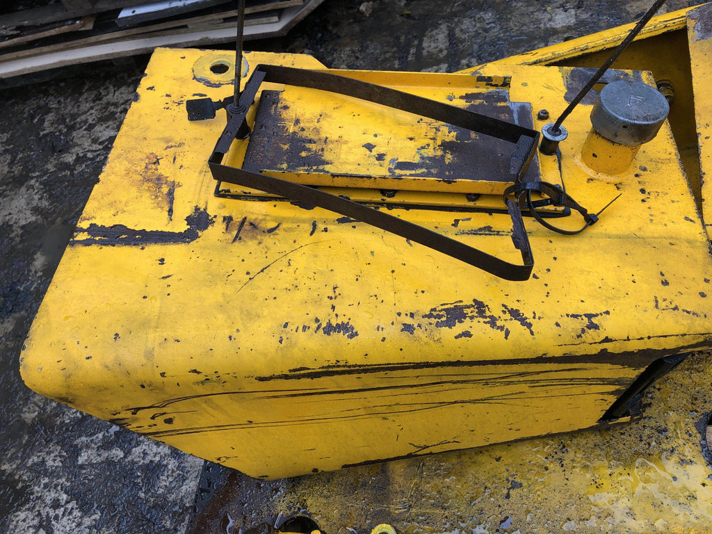 SECOND HAND HYDRAULIC TANK JCB Part No. 266/02400 - Vicary Plant Spares