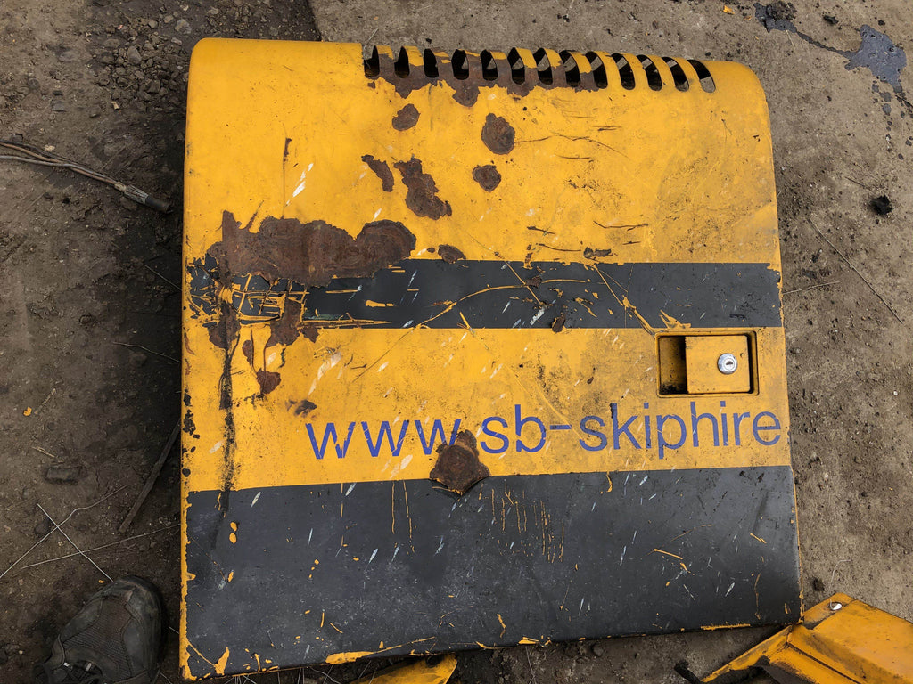 SECOND HAND RH SIDE DOOR JCB Part No. 332/J2045 - Vicary Plant Spares