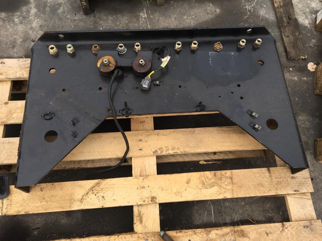 SECOND HAND BULKHEAD JCB Part No. 478/00890 FASTRAC, SECOND HAND, USED Vicary Plant Spares