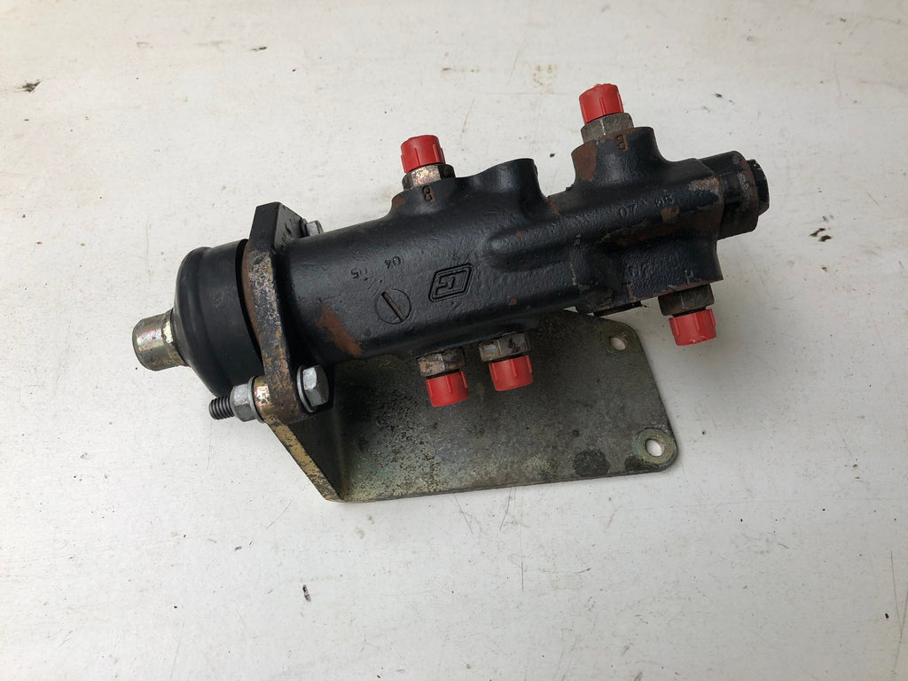 SECOND HAND BRAKE MODULATING VALVE JCB Part No. 332/V8520 SECOND HAND, USED, WHEELED LOADER Vicary Plant Spares