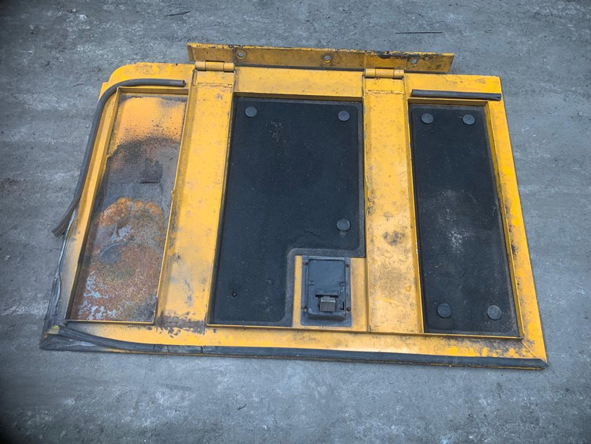 SECOND HAND ENGINE COVER JCB Part No. 335/14083 Vicary Plant JCB