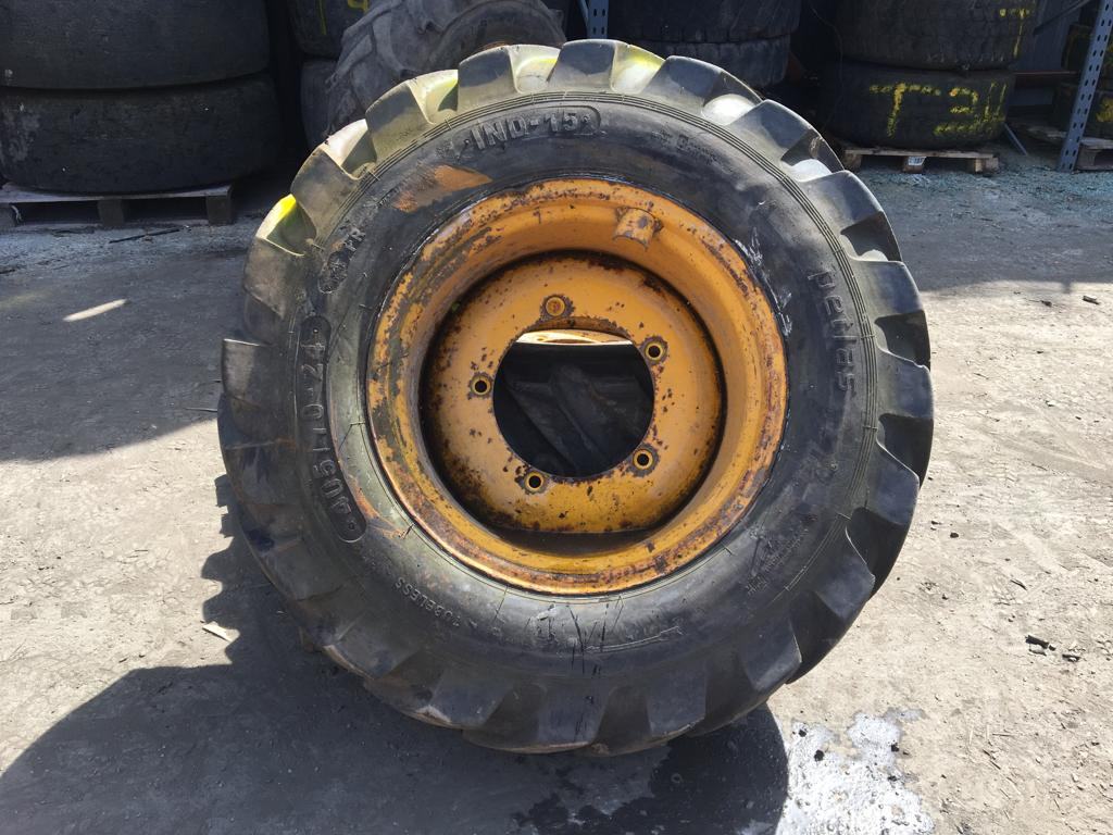 SECOND HAND 410BZX WHEEL RIM & TYRE 405-70-24 - 5 STUD JCB Part No. 275/12100 405-70-24 - 5 STUD Vicary Plant Spares