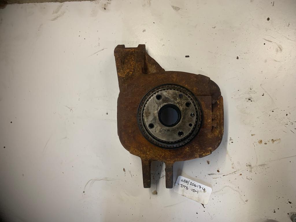 SECOND HAND BRAKED SPLINED SWIVEL HUB JCB Part No. 458/20617 - Vicary ...